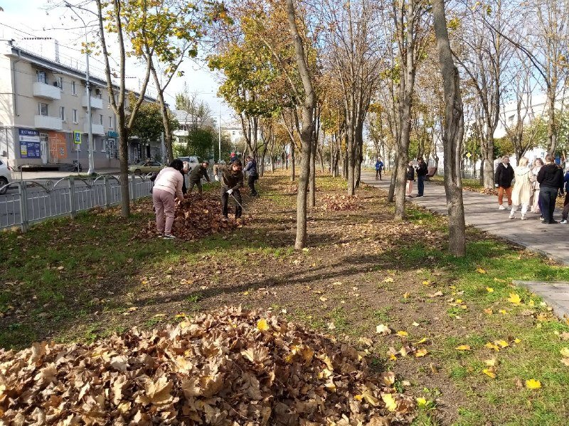 В Орджоникидзевском районе Мариуполя убрали аллею у площади Победы, фото 1 из 5
